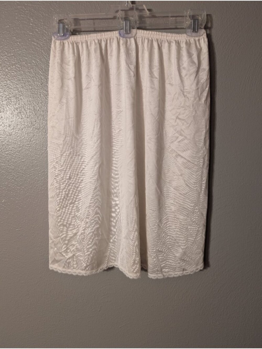 Vintage 80s Vanity Fair Womens Medium White Nylon Antron III Half Slip Lace Trim
